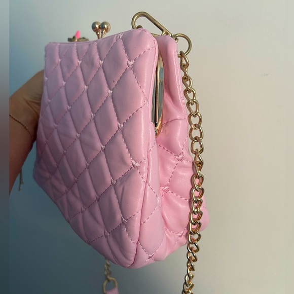 Quilted Pink Modern handbag with crossbody strap. - Picture 3 of 8